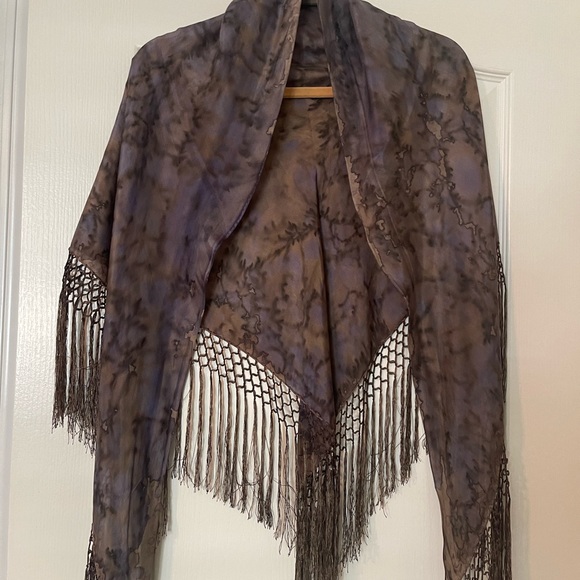 Natasha Handmade Tie Dye Triangle Shawl with Fringes (Repost) - Picture 3 of 7